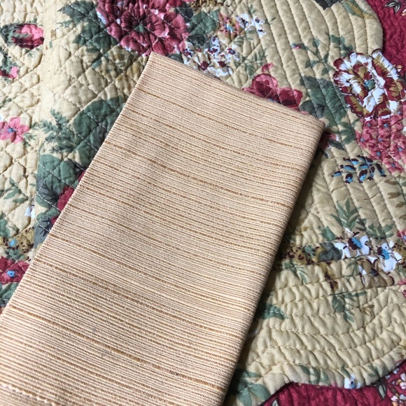 TABLE RUNNER - Picture 7 of 8